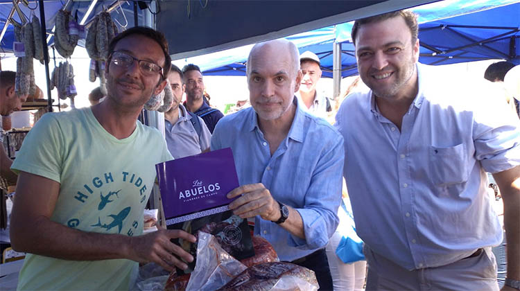 Rodr&iacute;guez Larreta visit&oacute; el stand nuevejuliense