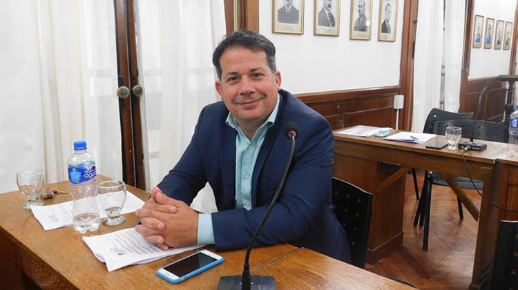 El sistema de becas propuesto por Sebasti&aacute;n &lsquo;Chachi&rsquo; Malis se pospone por 15 d&iacute;as