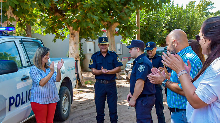 La Jefa de Gabinete encabez&oacute; entrega de nuevo m&oacute;vil policial