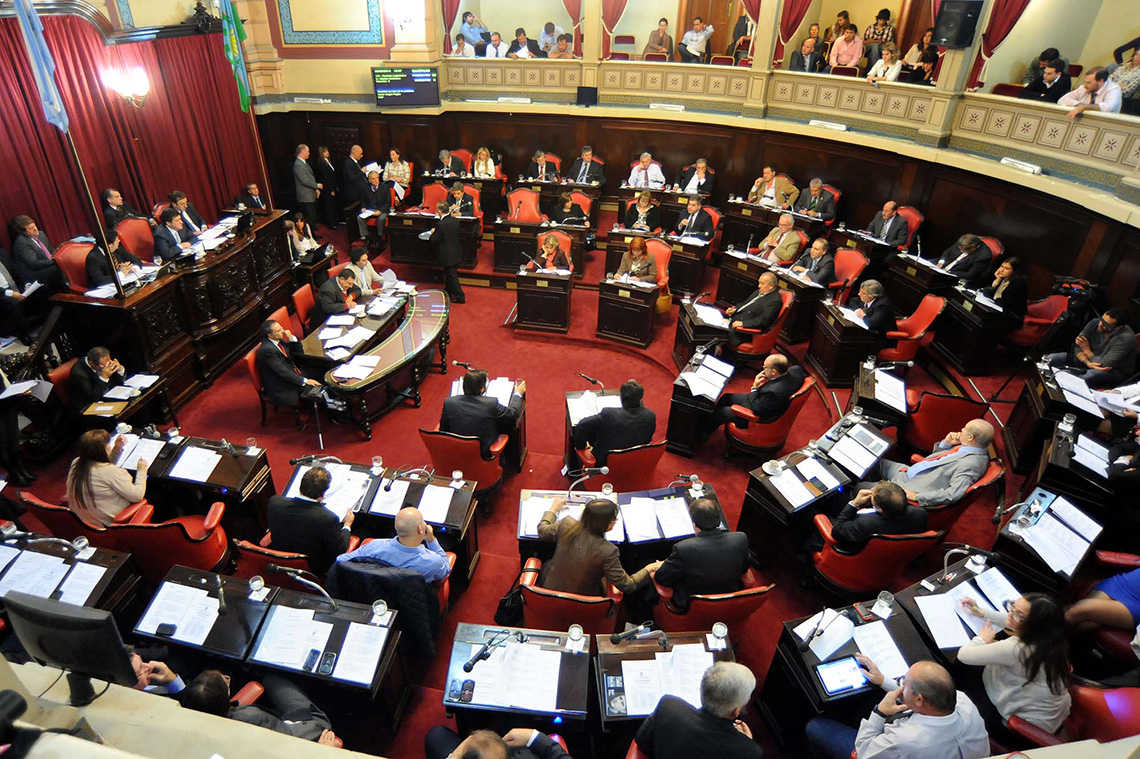 Es ley el proyecto que frena la reelecci&oacute;n indefinida de intendentes y legisladores en Provincia