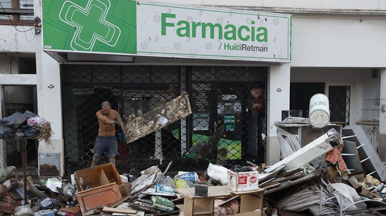 Las Farmacias de Bah&iacute;a Blanca en Emergencia: Al menos 40 quedaron inutilizadas por la inundaci&oacute;n