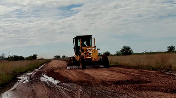 Contin&uacute;an los trabajos de reconstrucci&oacute;n de caminos