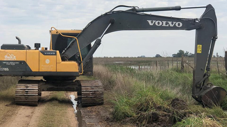​Contin&uacute;an los trabajos de reconstrucci&oacute;n de caminos