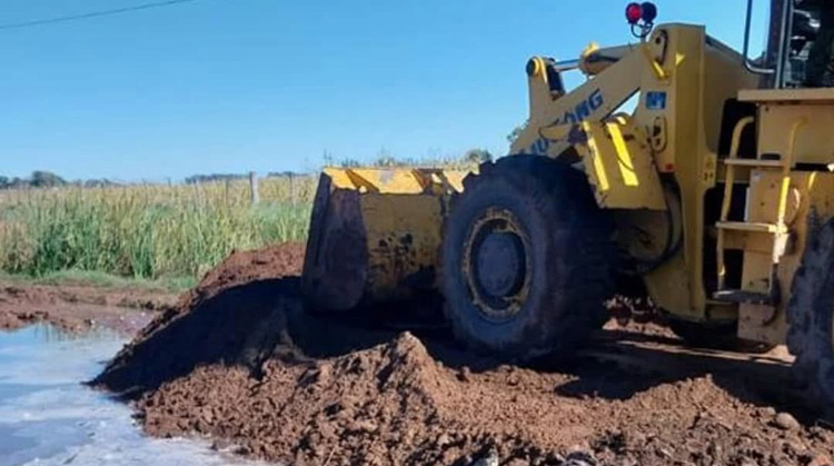 Contin&uacute;an los trabajos de reconstrucci&oacute;n de caminos