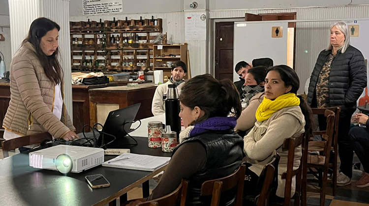 Finaliz&oacute; el curso de manipuladores de alimentos
