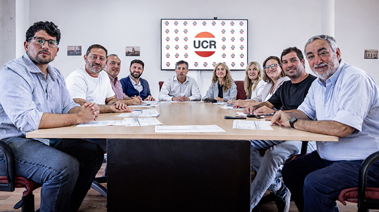 Con intendentes y legisladores la UCR recorre la Cuarta y consolida su volumen pol&iacute;tico