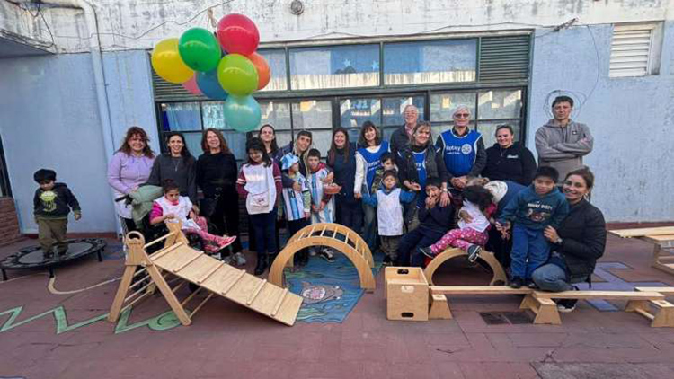 Rotary Club don&oacute; juegos Montessori a la Escuela N&deg; 501
