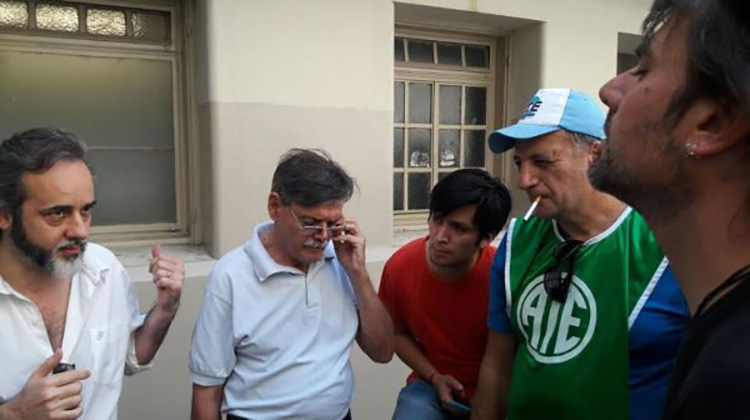 Paro y abrazo en el Ministerio