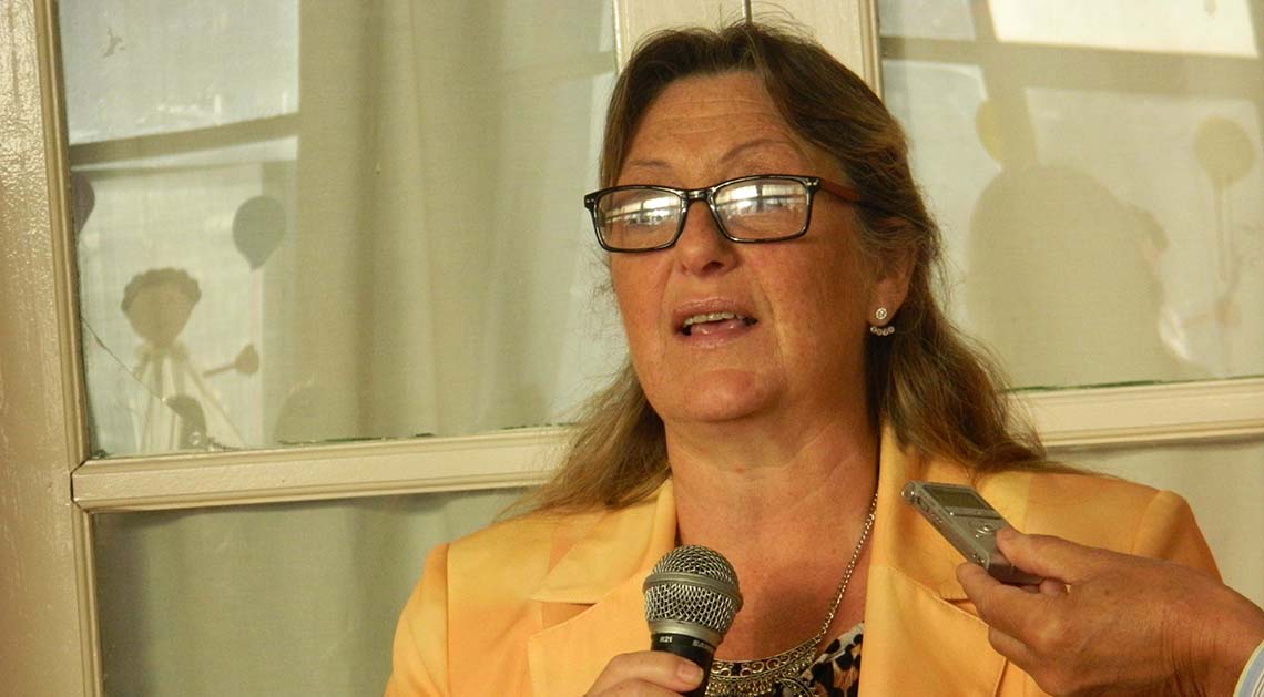 Cuestionamiento a la Jefa Distrital
