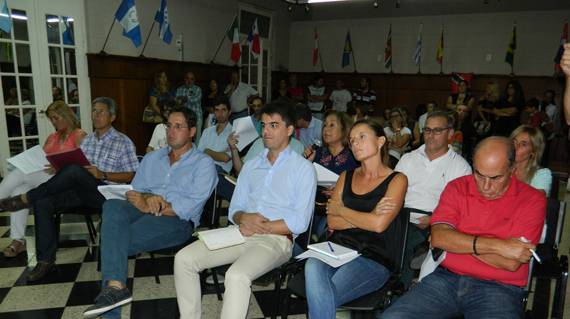 Por mayor&iacute;a rechazaron &ldquo;repudio al cierre y fusi&oacute;n de escuelas&rdquo;