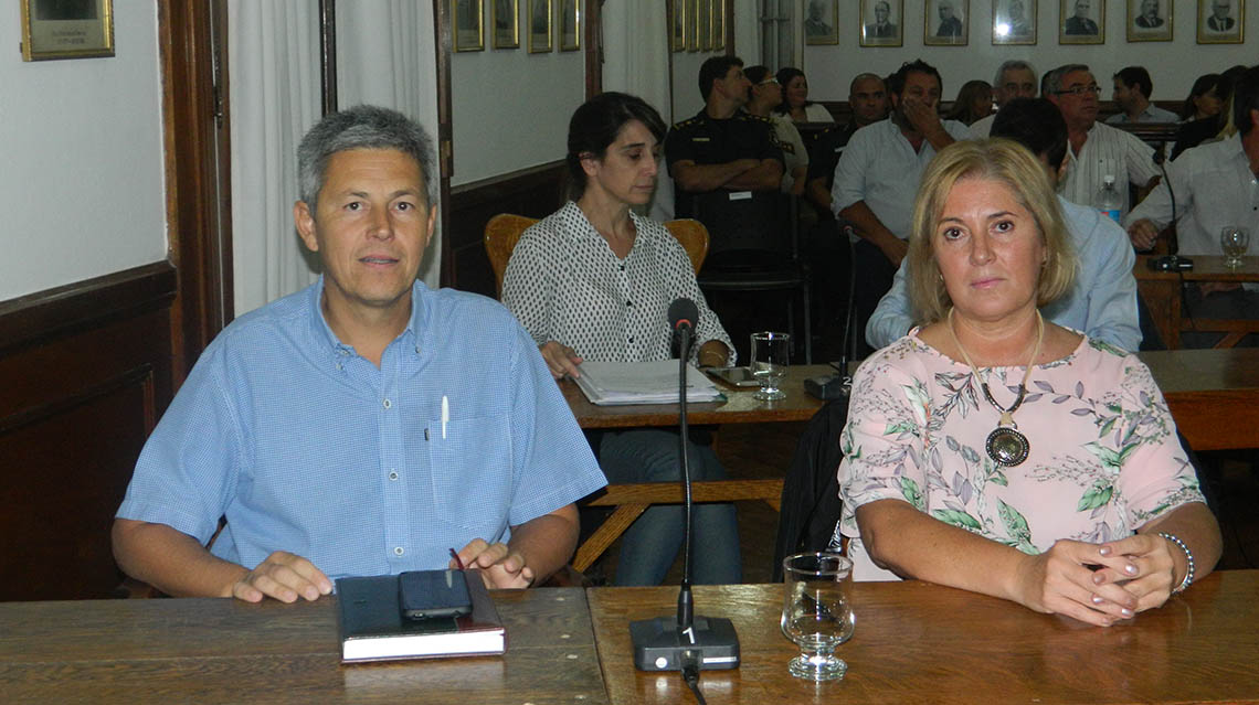 ​Piden que adelanten los aumentos salariales municipales