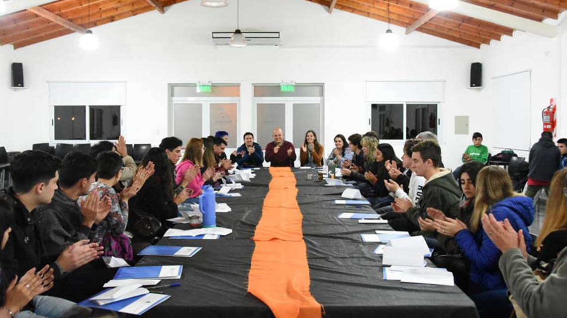 ​60 j&oacute;venes se sumaron a Becas Universitarias