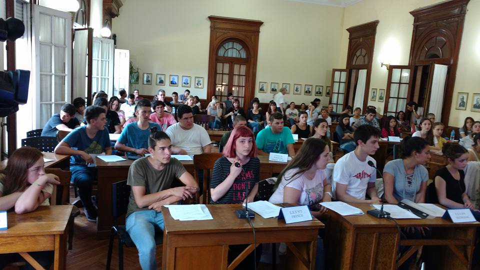 ​Los alumnos van al  recinto