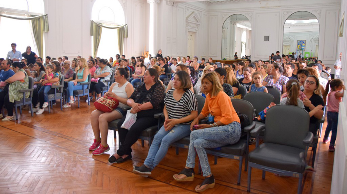 ​Vecinos recibieron boletos de compraventa de terrenos