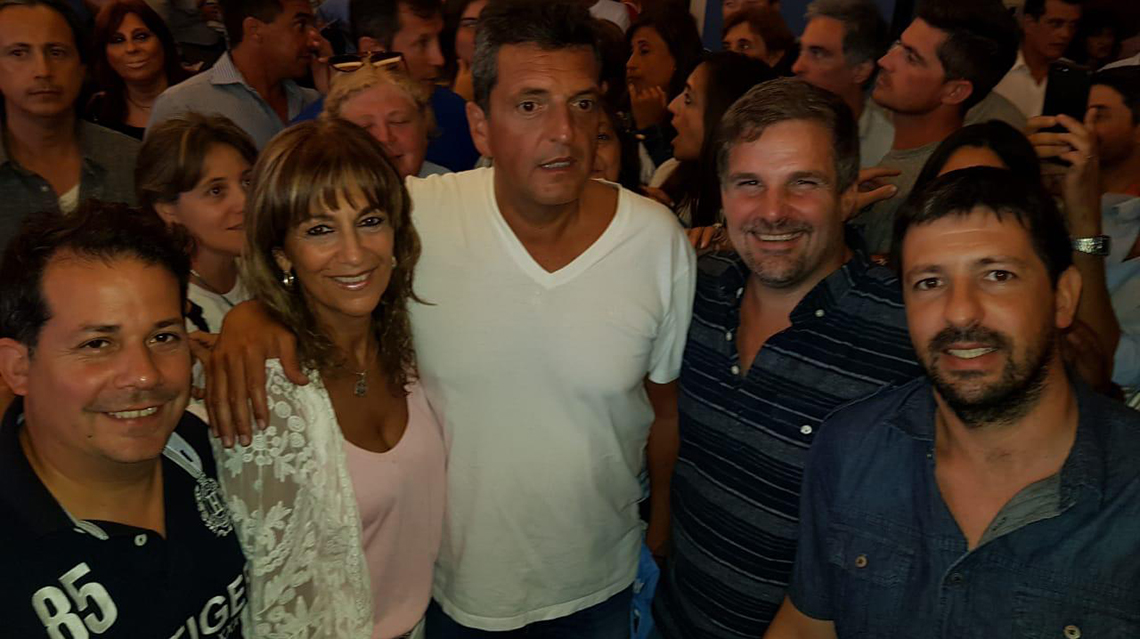 &ldquo;Pongamonos de pie ante un gobierno que nos pone de rodilla"