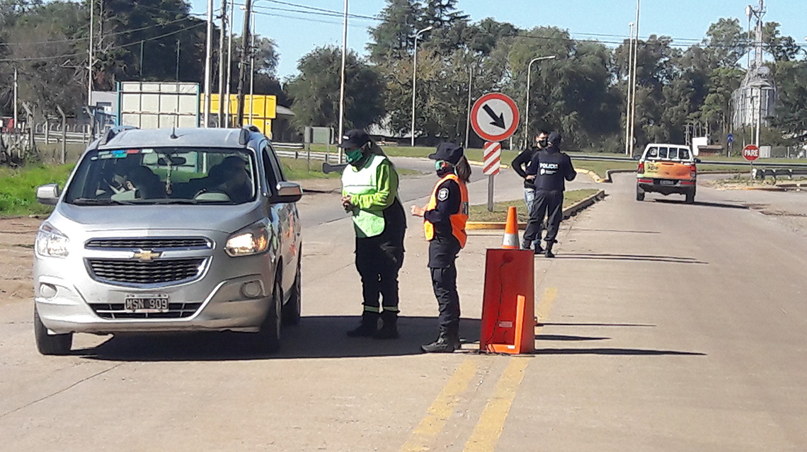Contin&uacute;an efectu&aacute;ndose estrictos controles en los accesos a la ciudad