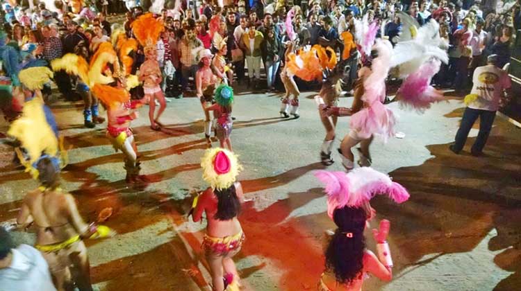 A pura comparsa en French