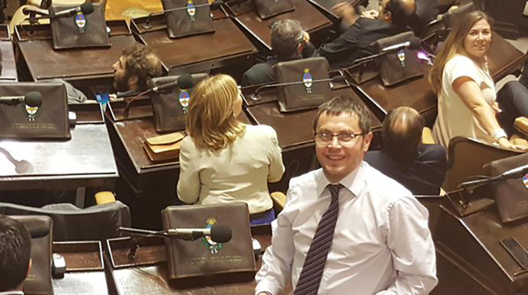 Vivani hace agenda y prioriza el distrito