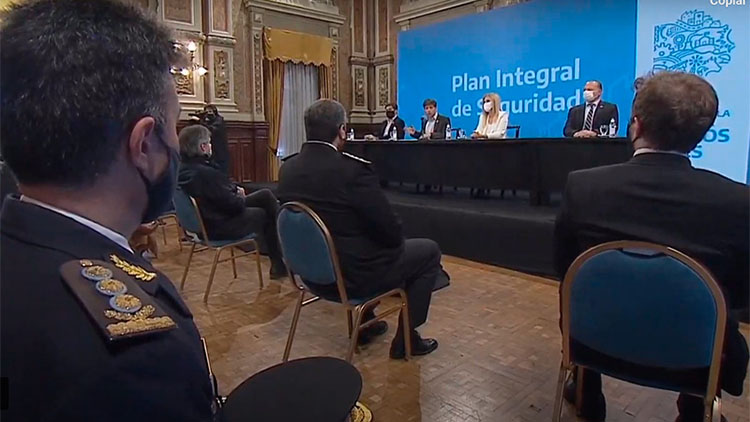 Kicillof anunci&oacute; aumento a la bonaerense